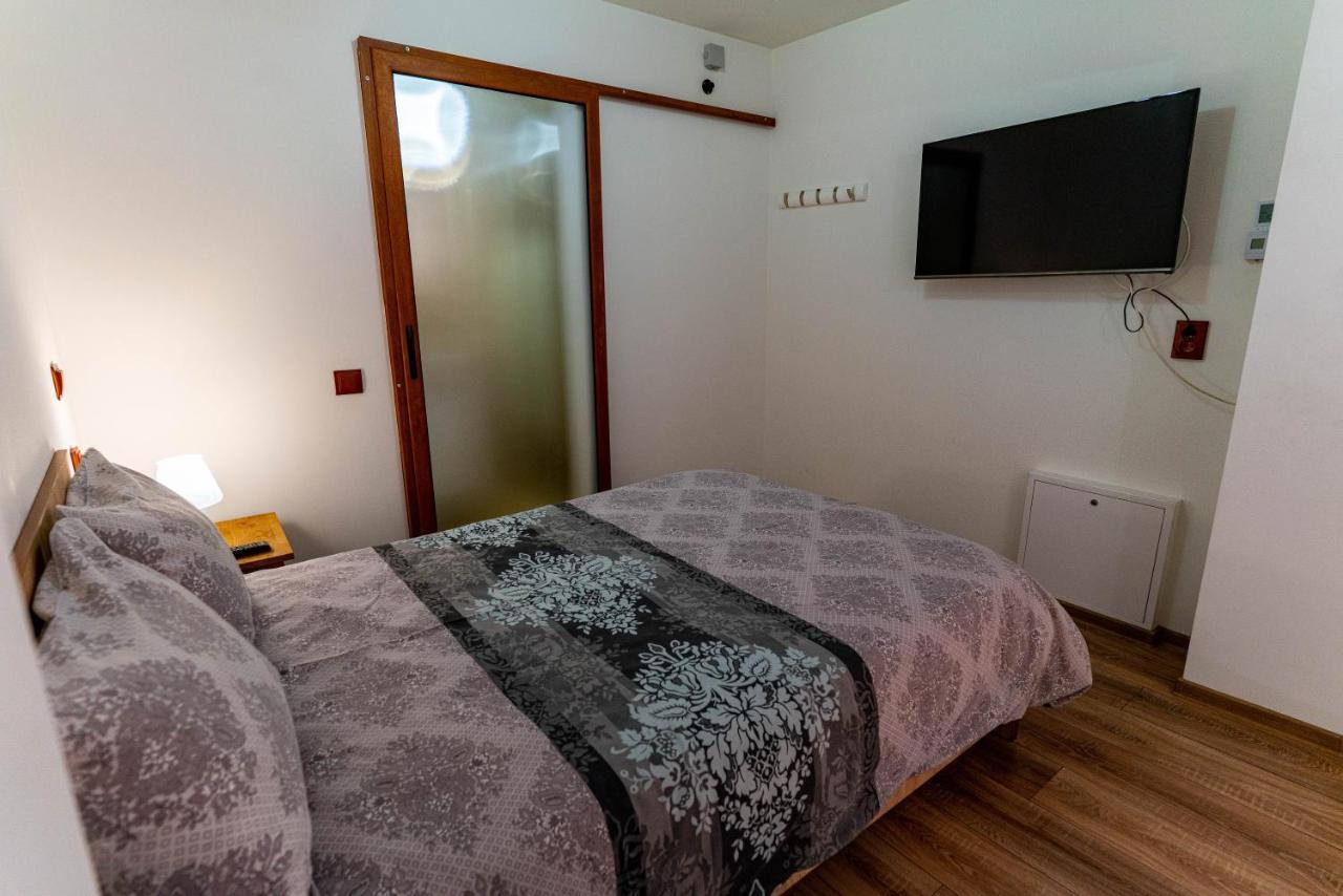 La Bebe 2 Beds Apartment Hunedoara Bagian luar foto